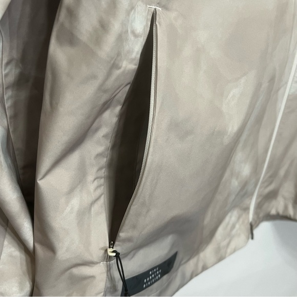 Nike Storm-Fit Running Division Flash Jacket Beige - Picture 14 of 16